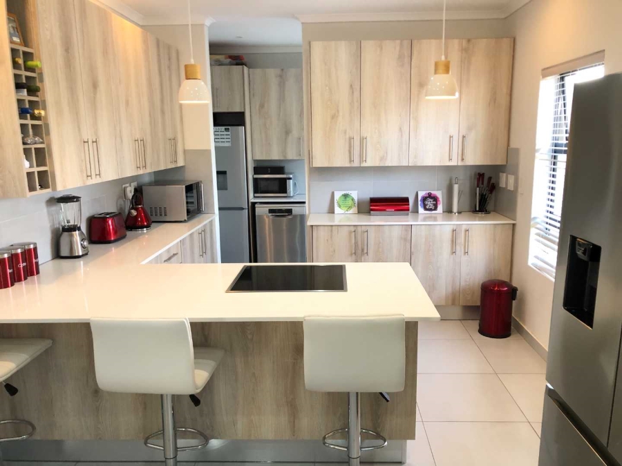 To Let 3 Bedroom Property for Rent in Sandown Western Cape